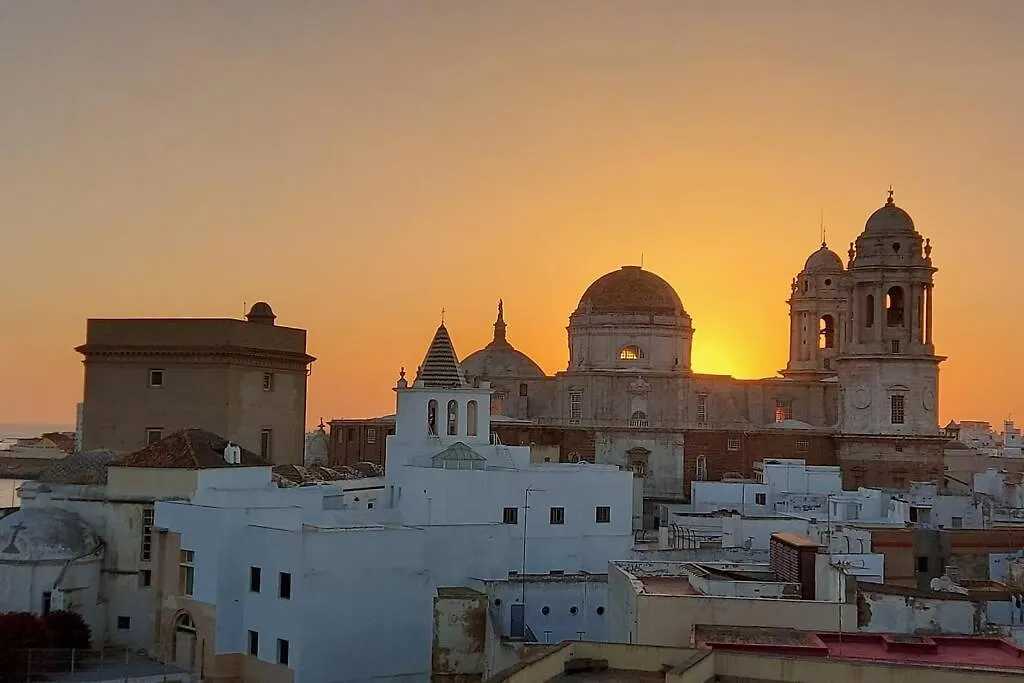 شقة كاديز  في *****Impressive Views Attic